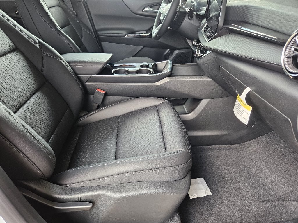 2027 Chevrolet Equinox LT - Photo 10