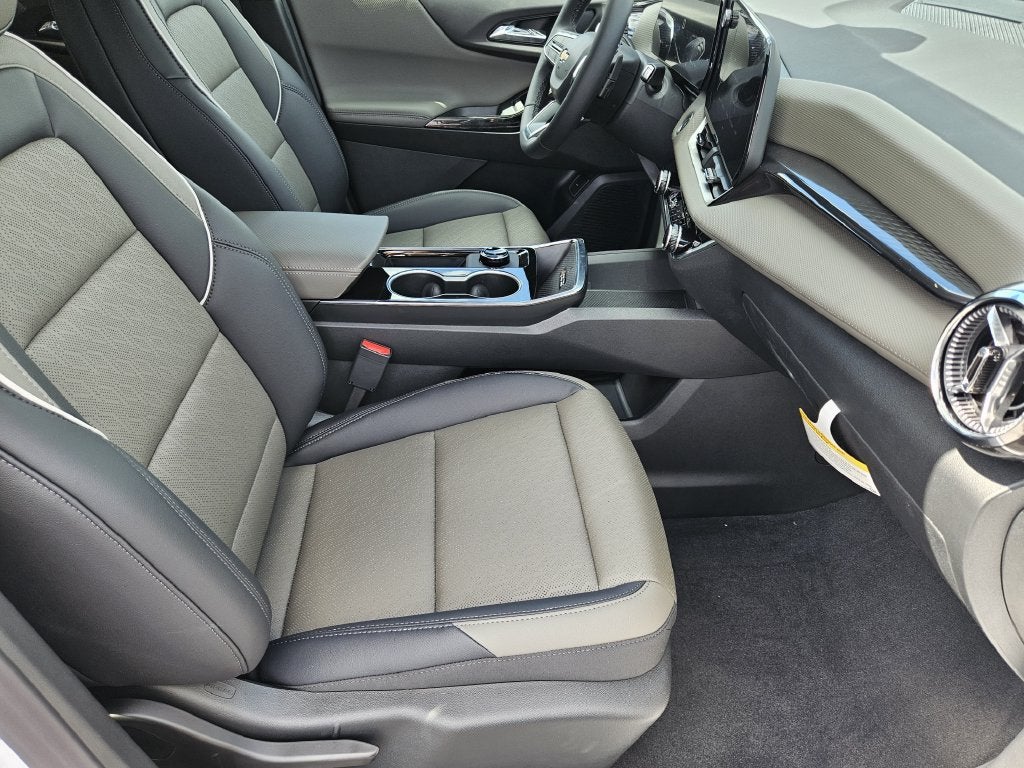2027 Chevrolet Equinox LT - Photo 11