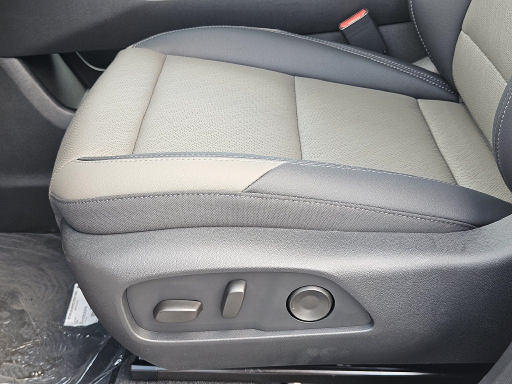 2027 Chevrolet Equinox LT - Photo 19
