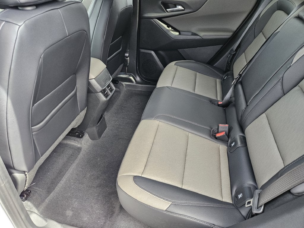 2027 Chevrolet Equinox LT - Photo 21