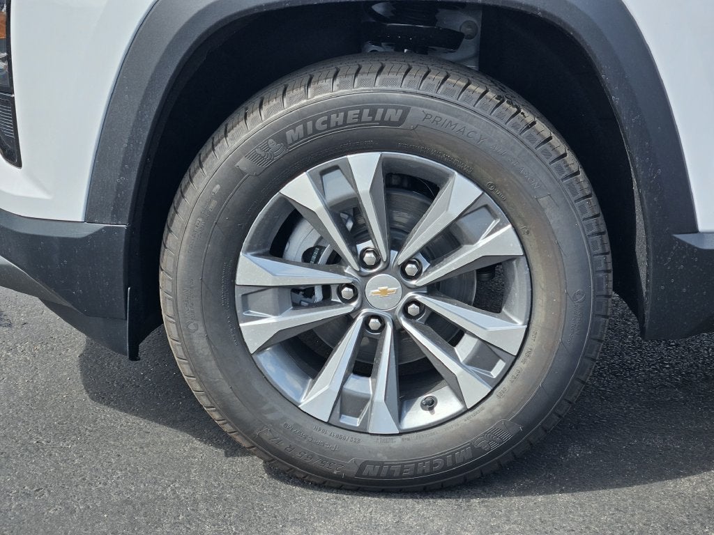 2027 Chevrolet Equinox LT - Photo 7