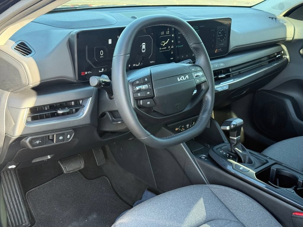 2025 Kia K4 EX - Photo 12