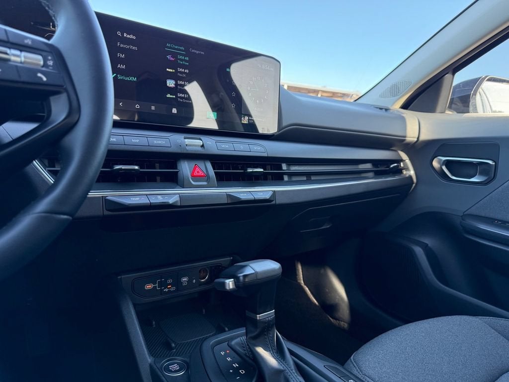 2025 Kia K4 EX - Photo 17