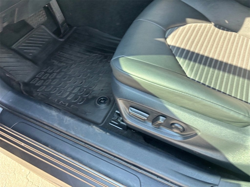 2023 Toyota Camry Hybrid SE