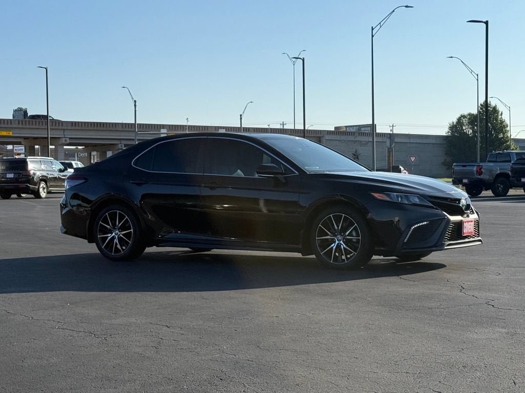 2024 Toyota Camry Hybrid SE