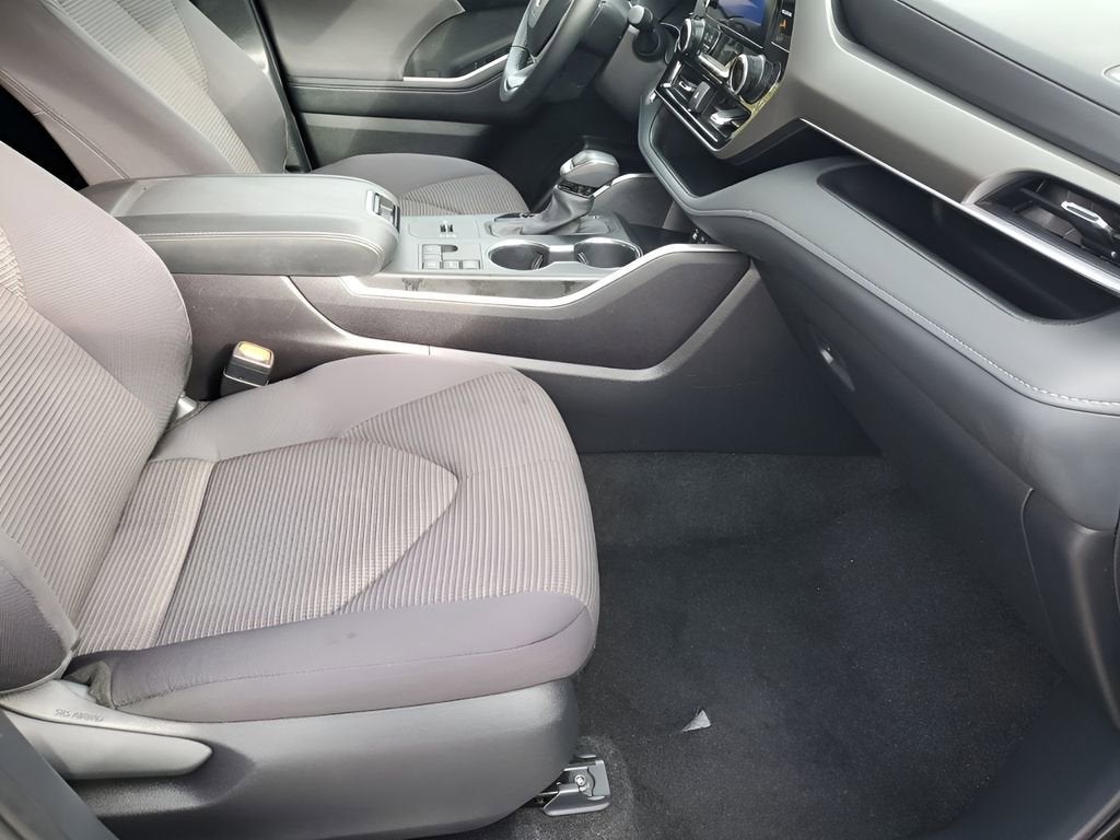 2025 Toyota Highlander LE