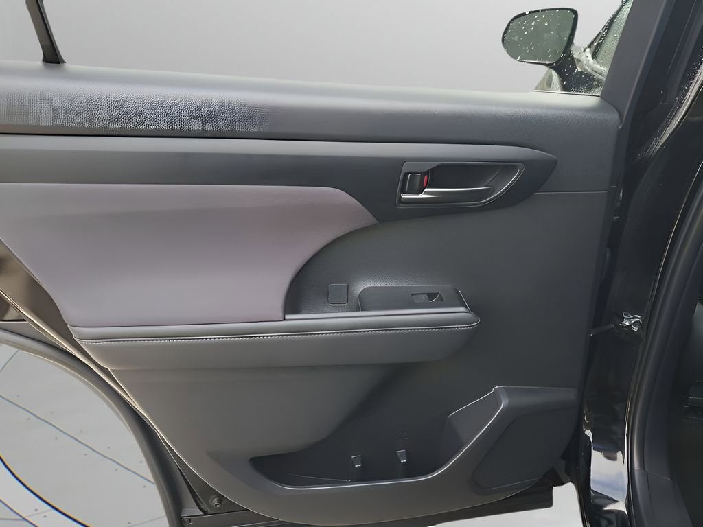 2025 Toyota Highlander LE