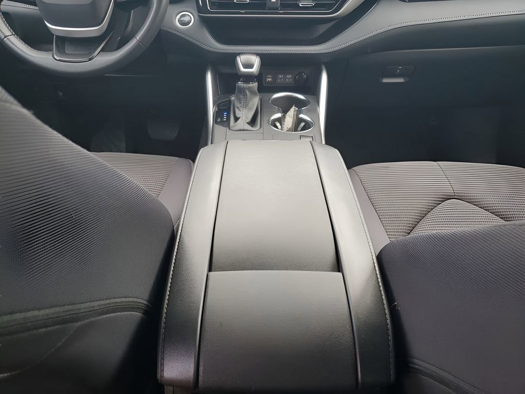 2025 Toyota Highlander LE