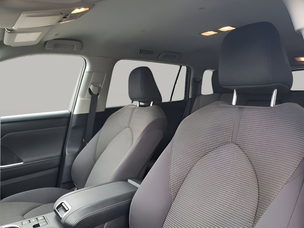 2025 Toyota Highlander LE