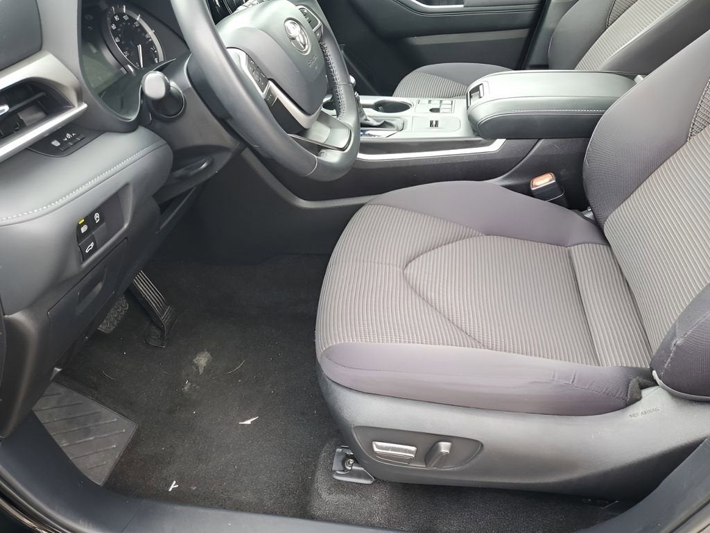 2025 Toyota Highlander LE