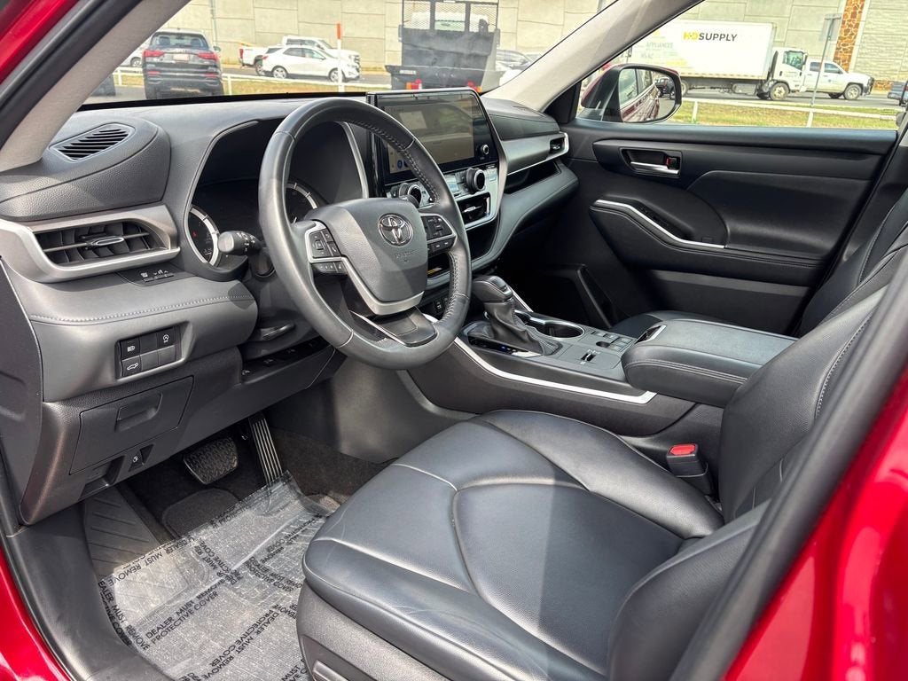 2024 Toyota Highlander LE