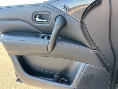 2024 INFINITI QX80 LUXE