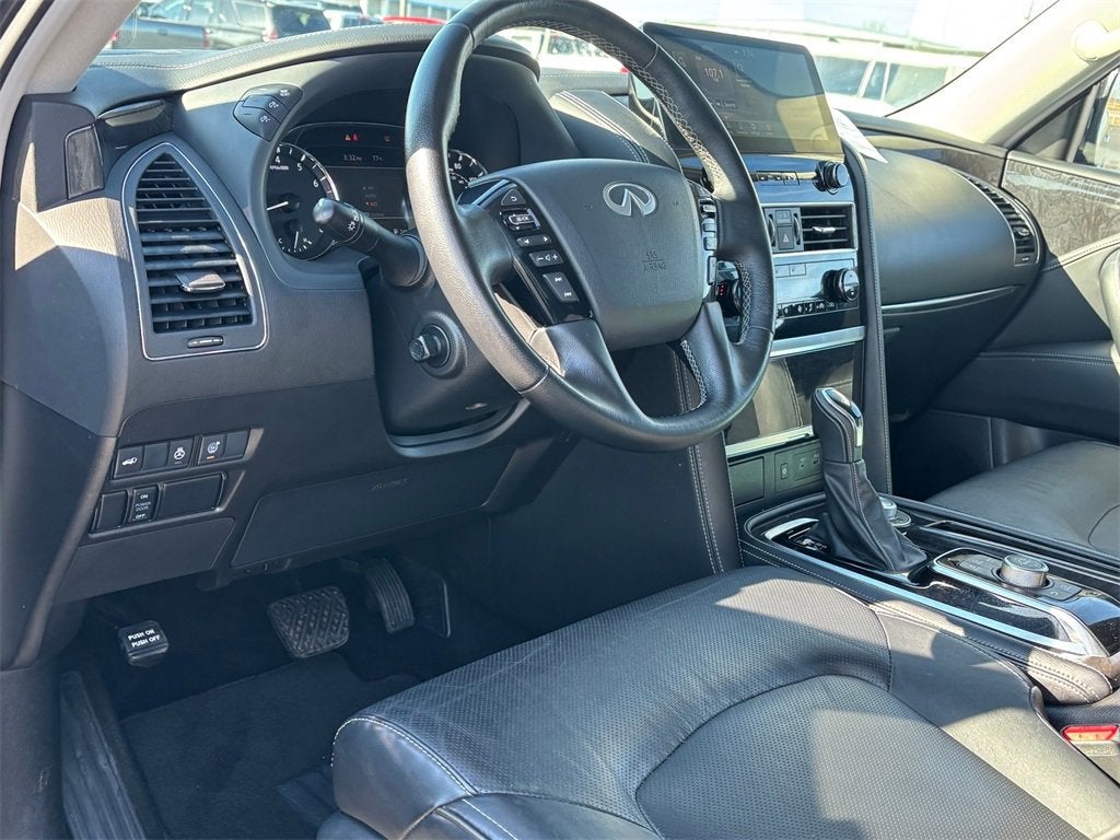 2024 INFINITI QX80 LUXE