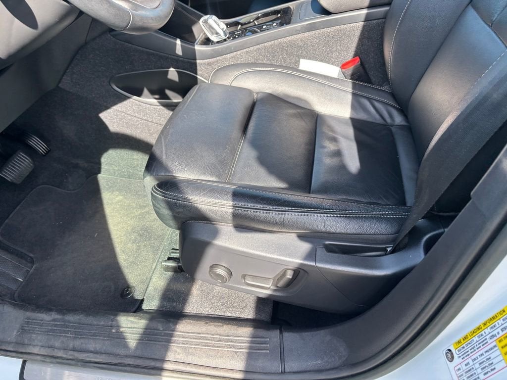 2023 Volvo XC40 Plus Bright Theme