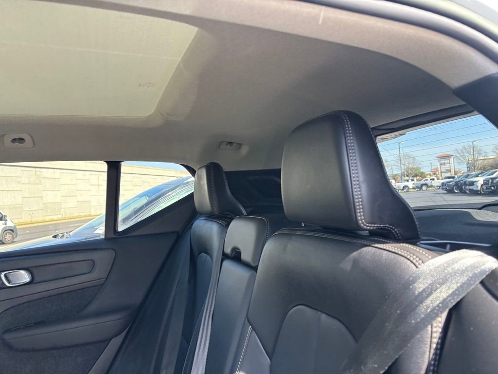 2023 Volvo XC40 Plus Bright Theme