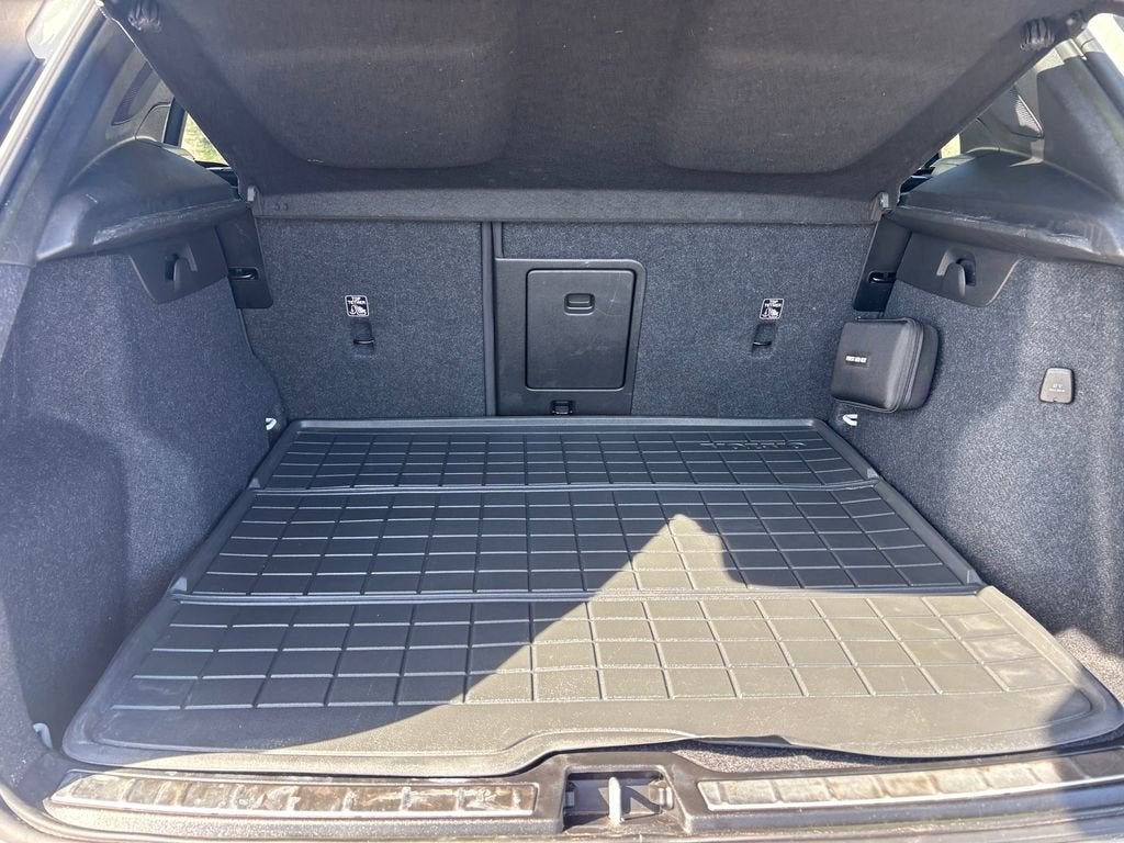 2023 Volvo XC40 Plus Bright Theme