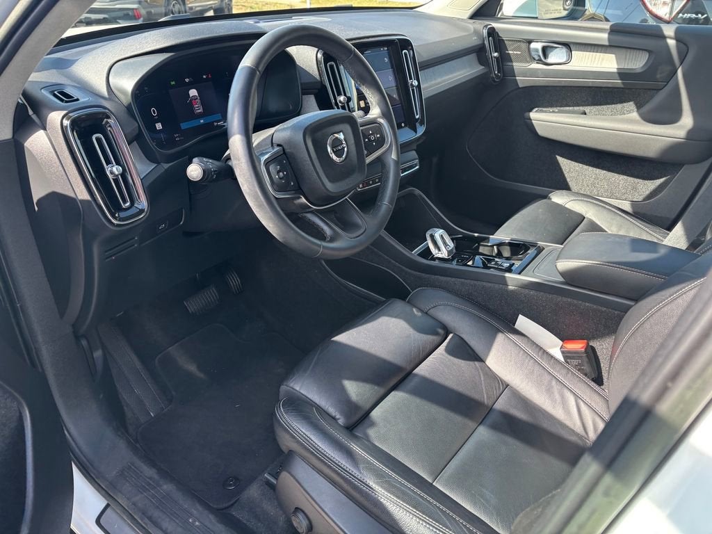 2023 Volvo XC40 Plus Bright Theme