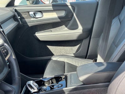 2023 Volvo XC40 Plus Bright Theme