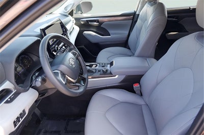 2025 Toyota Highlander Platinum