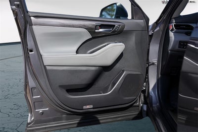 2025 Toyota Highlander Platinum