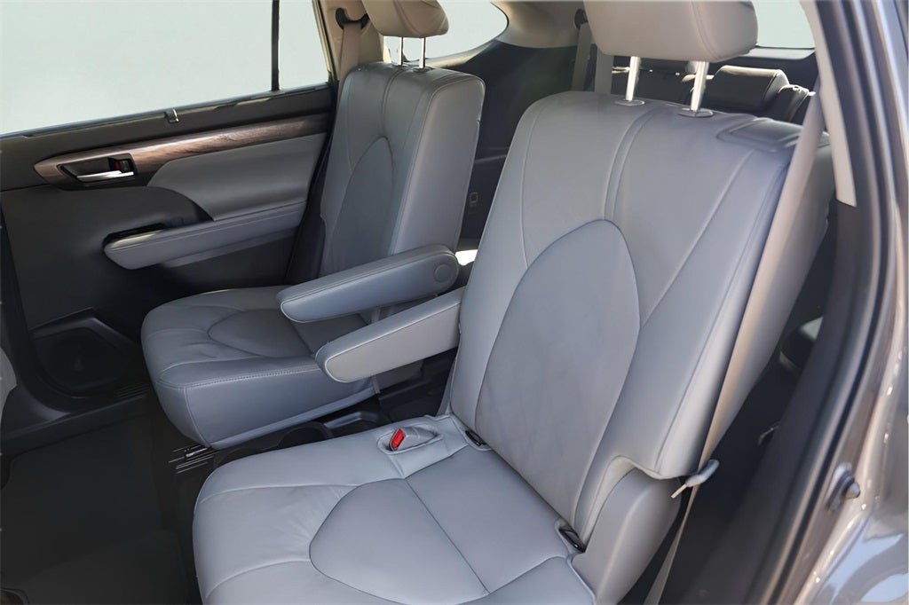 2025 Toyota Highlander Platinum