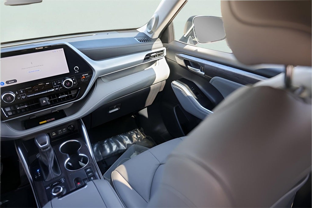 2025 Toyota Highlander Platinum