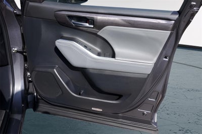 2025 Toyota Highlander Platinum