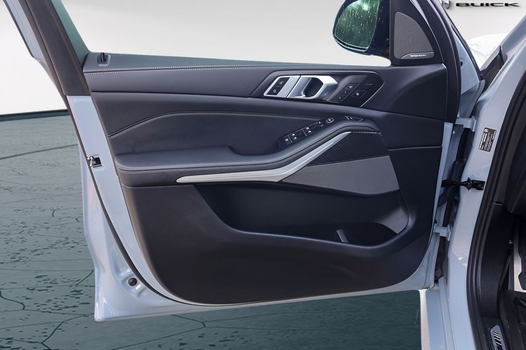 2025 BMW X5 M60i