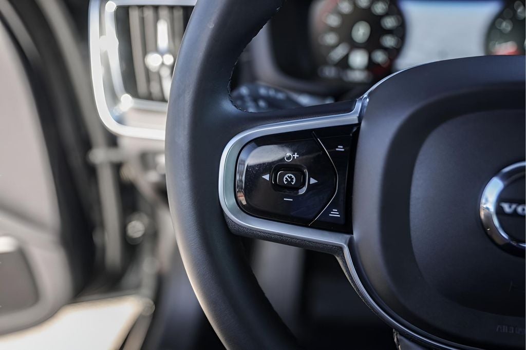 2022 Volvo S60 B5 R-Design