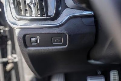 2022 Volvo S60 B5 R-Design