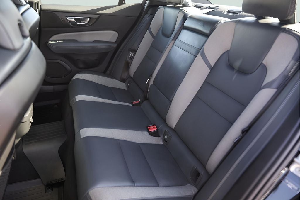 2022 Volvo S60 B5 R-Design