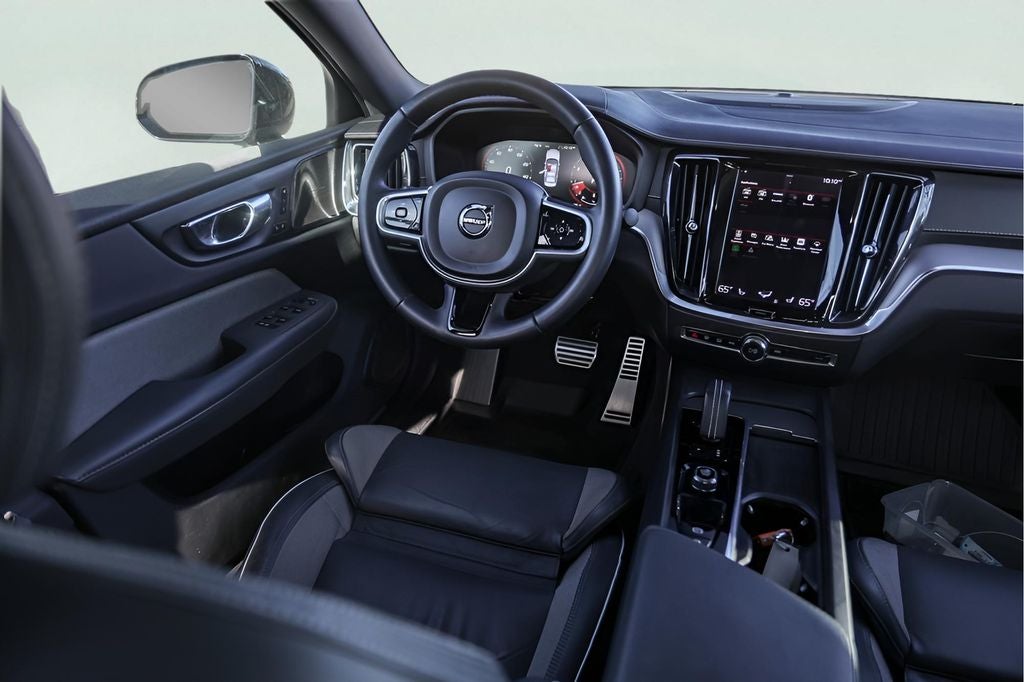 2022 Volvo S60 B5 R-Design