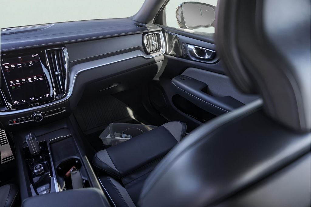 2022 Volvo S60 B5 R-Design