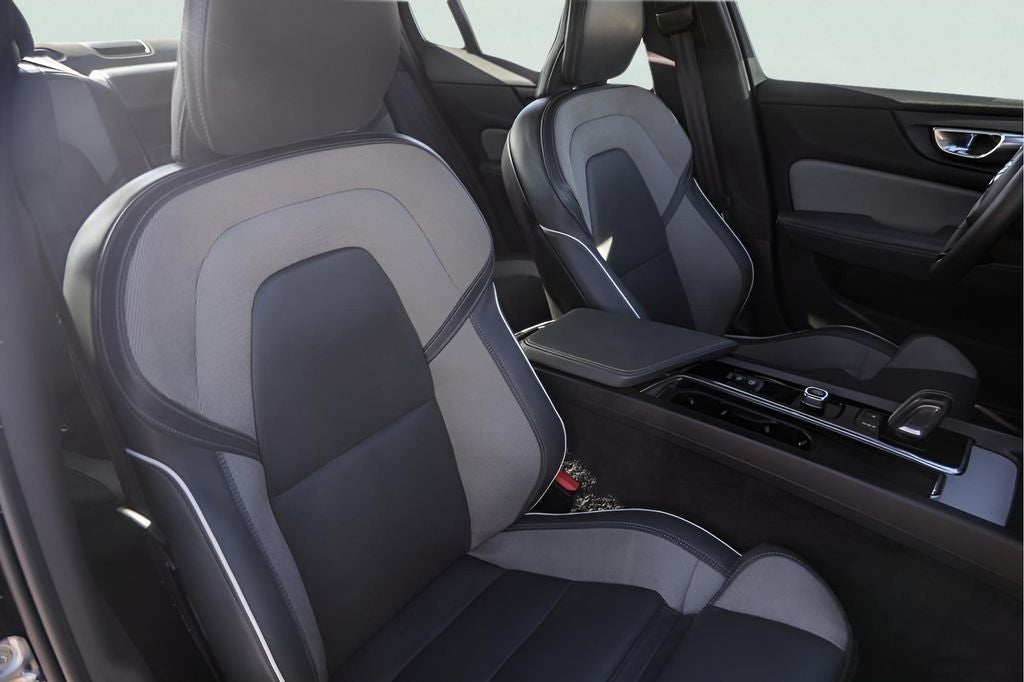 2022 Volvo S60 B5 R-Design