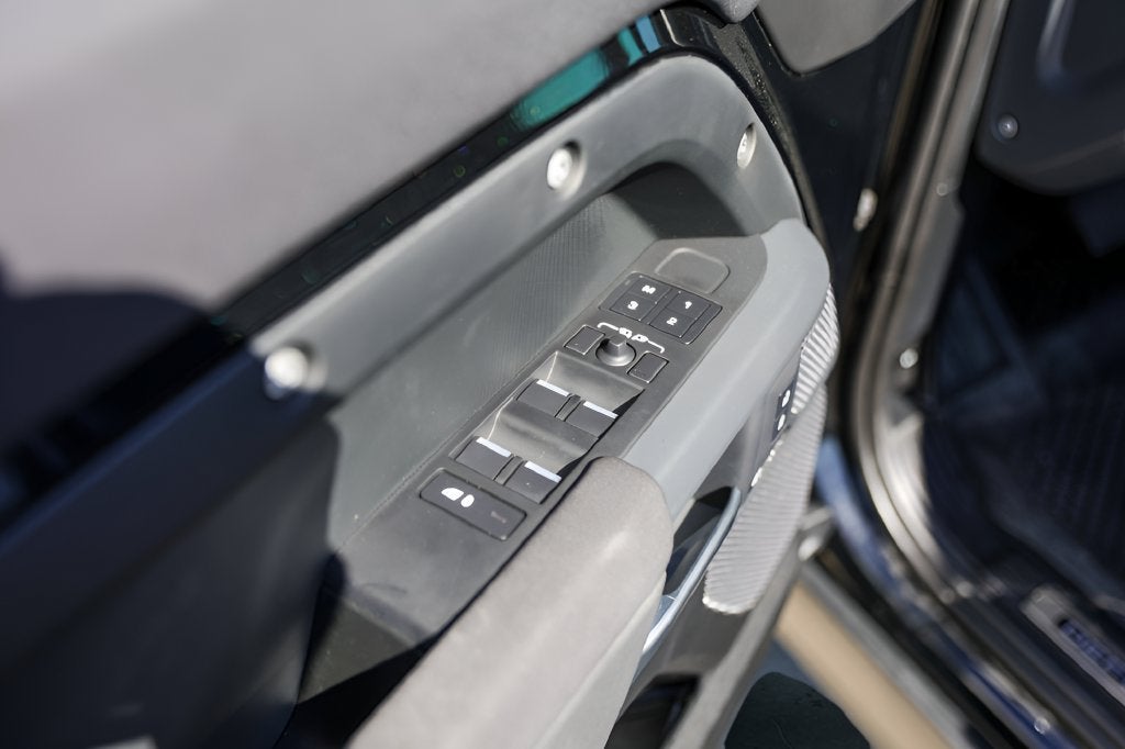 2023 Land Rover Defender 110 X-Dynamic SE