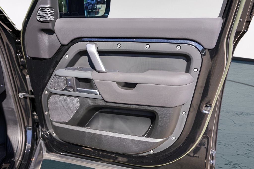 2023 Land Rover Defender 110 X-Dynamic SE