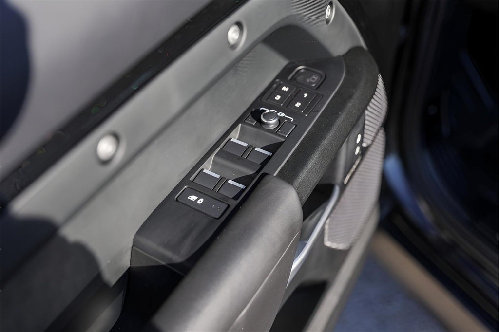 2023 Land Rover Defender 110 V8