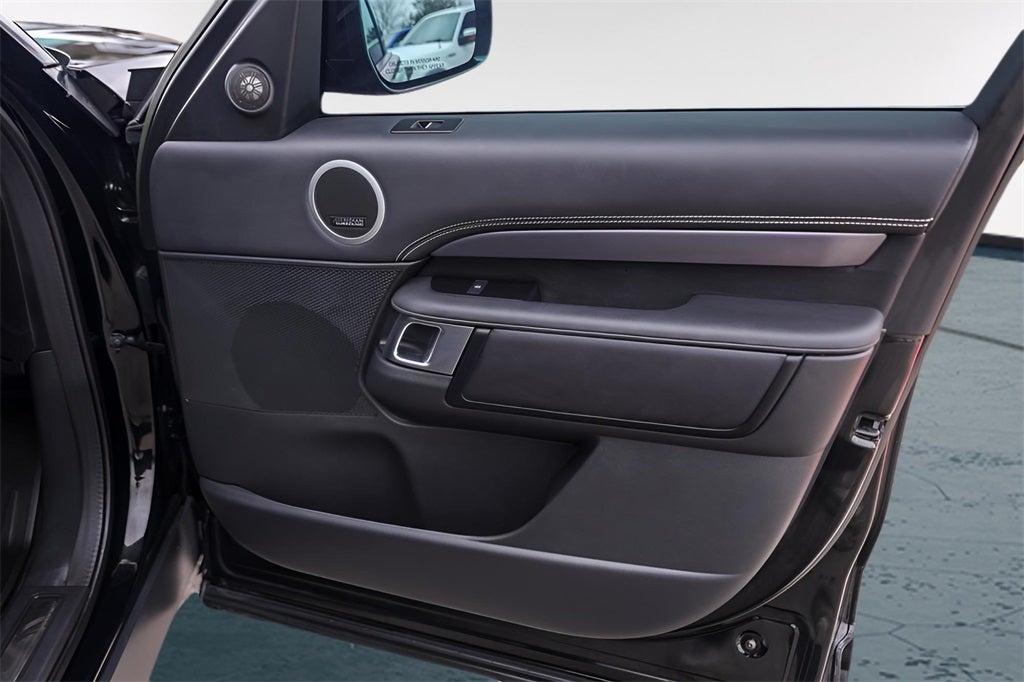 2024 Land Rover Discovery Metropolitan Edition