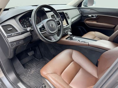 2020 Volvo XC90 T6 Momentum
