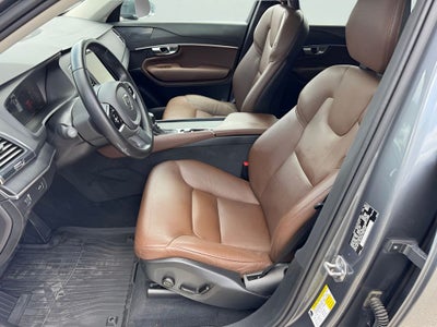 2020 Volvo XC90 T6 Momentum