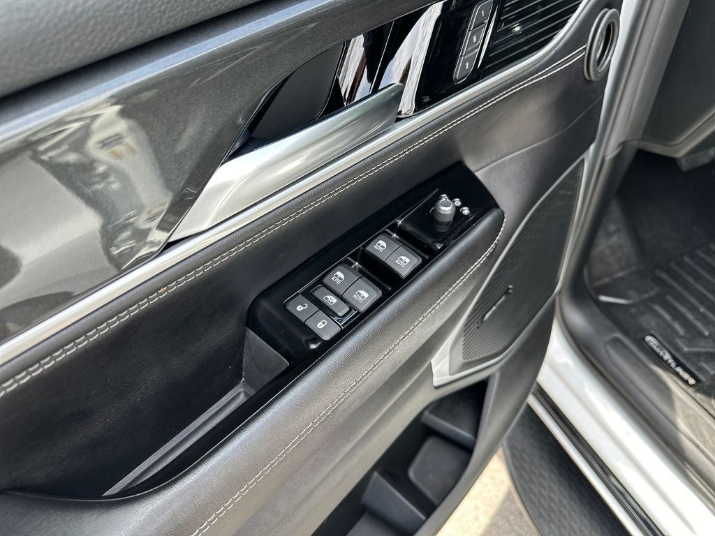 2023 Jeep Wagoneer Base