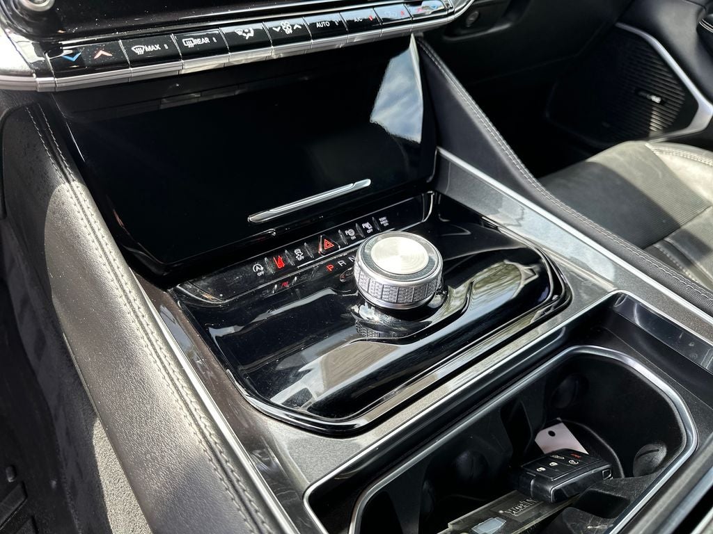 2023 Jeep Wagoneer Base