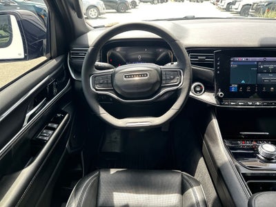 2023 Jeep Wagoneer Base