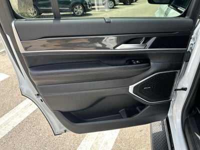 2023 Jeep Wagoneer Base