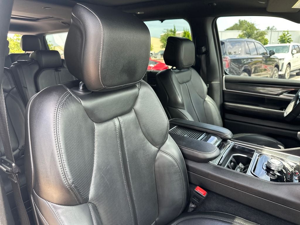 2023 Jeep Wagoneer Base