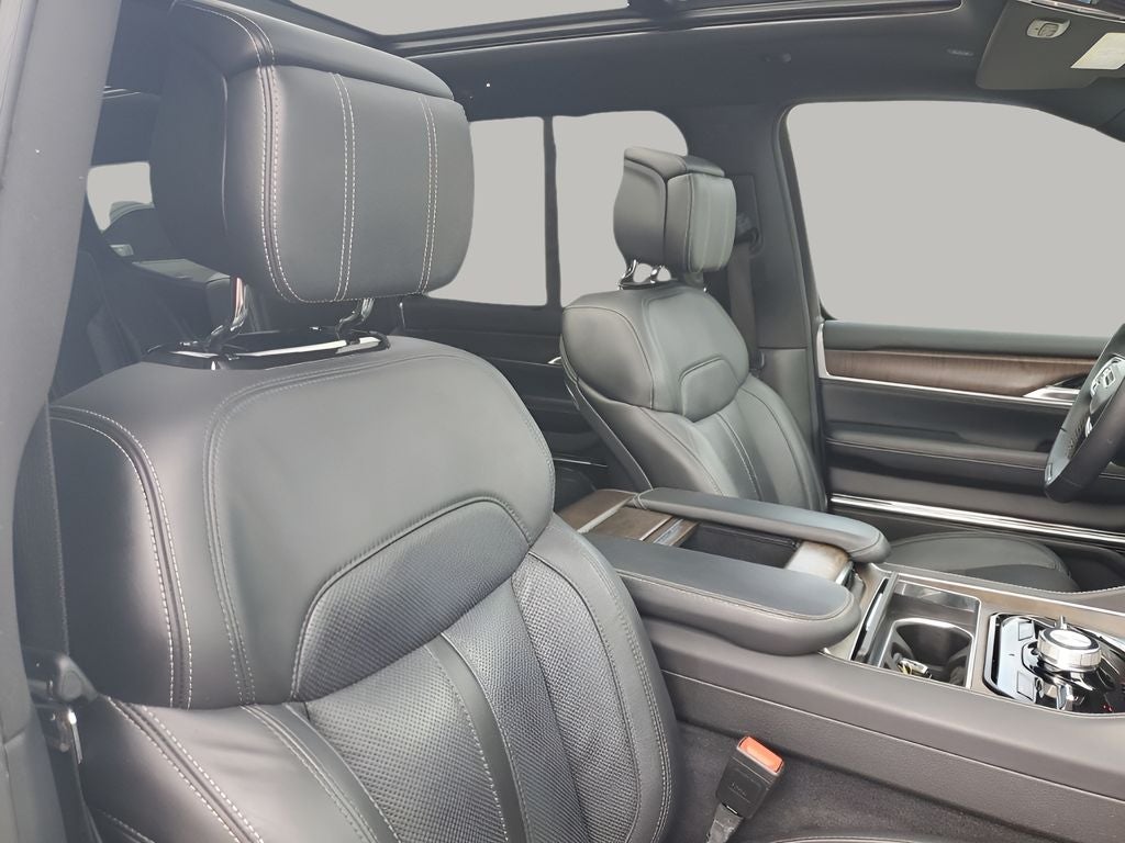 2023 Jeep Grand Wagoneer Base