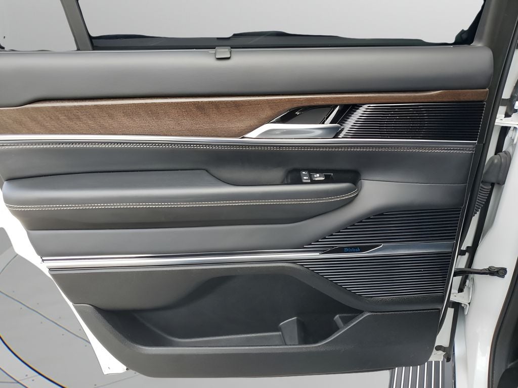 2023 Jeep Grand Wagoneer Base