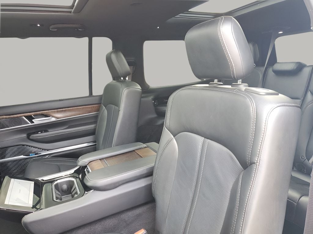 2023 Jeep Grand Wagoneer Base