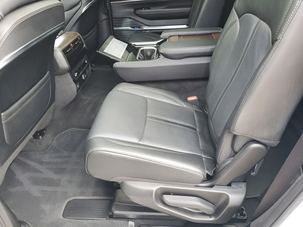 2023 Jeep Grand Wagoneer Base