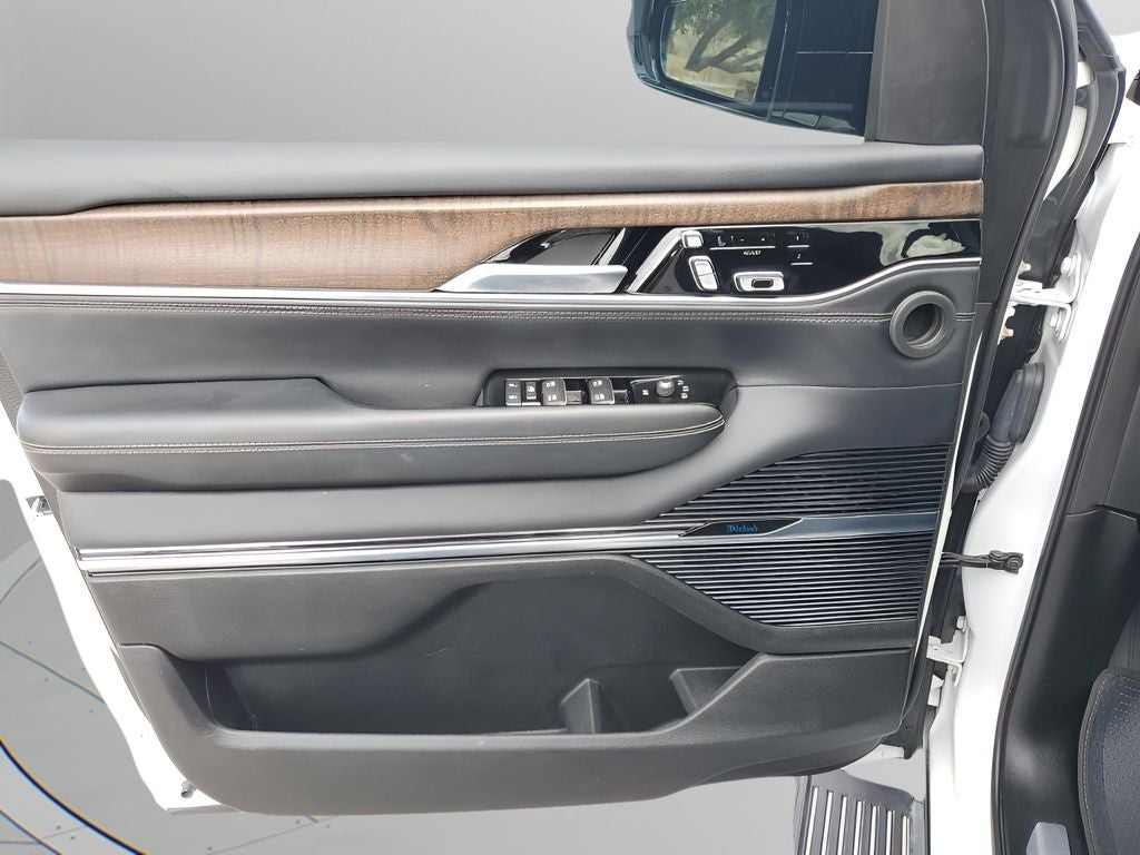 2023 Jeep Grand Wagoneer Base